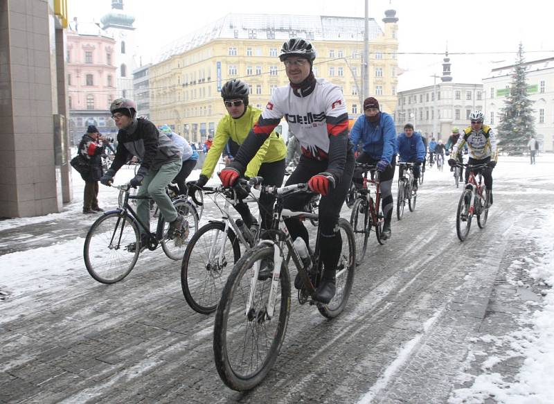 Cyklisté tradičně přivítali nový rok vyjížďkou na přehradu.