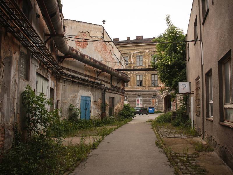 Naposledy se sejít na místě, ve kterém někteří lidé strávili dlouhá léta svého života a nyní jej srovnávají stavební stroje se zemí. S takovým plánem nyní přišel šestaosmdesátiletý bývalý zaměstnanec Vlněny Oldřich Pařízek.