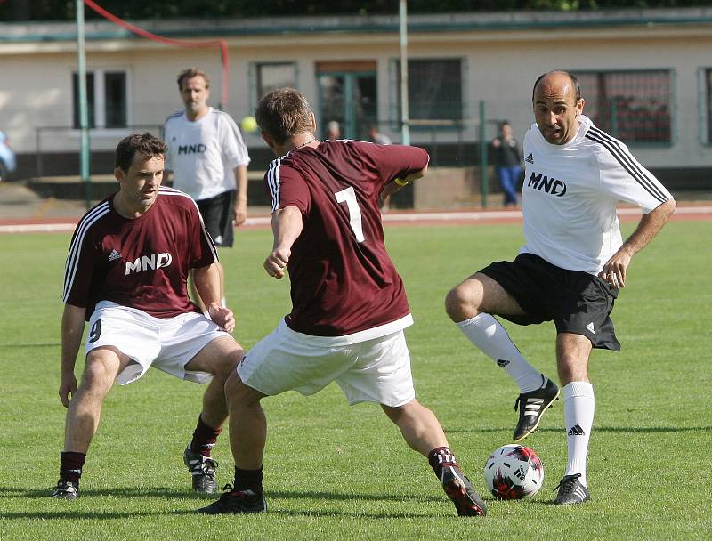 V sobotu se viceprezident Juventusu a držitel Zlatého míče Pavel Nedvěd s bývalými reprezentačními parťáky a kamarády zúčastnil oslav výročí sta let třetiligového klubu a křtu nové umělé trávy.