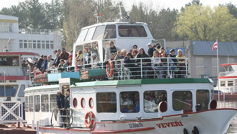 Vyplutím lodí v bystrckém přístavišti oficiálně začala pětašedesátá plavební sezona.