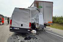 Srážka dodávky a kamionu ve středu před jedenáctou hodinou dočasně zastavila provoz na dálnici D1 u Javůrku na Brněnsku.
