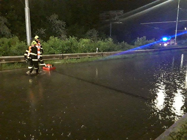 Nebezpečná laguna po dešti v Jedovnické v Brně: o problému vědí, zmizí až s VMO