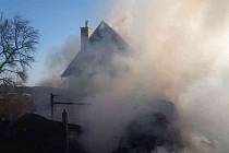 Požár stodoly a rodinného domu v Obřanech.