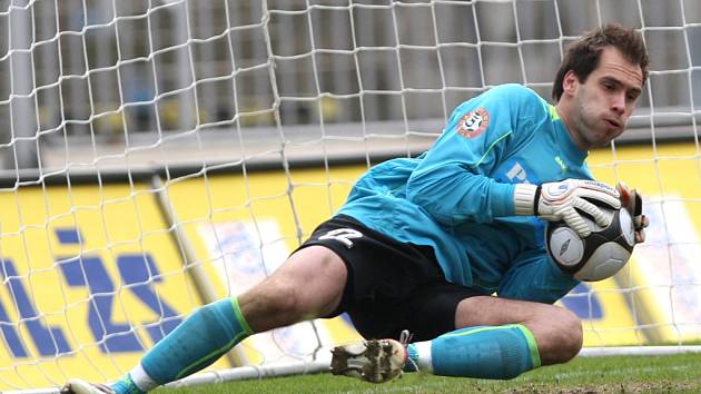 Brankář Bohemians Praha Jaroslav Belaň.