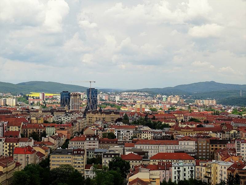 Hrad Špilberk láká k výšlapu, odměnou jsou pak výhledy na Brno.