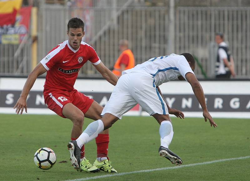 Fotbalisté brněnské Zbrojovky v prvním zápase po odvolání trenéra Svatopluka Habance zabrali a překvapili pražskou Spartu, kterou v pátém kole nejvyšší soutěže porazili 2:0.