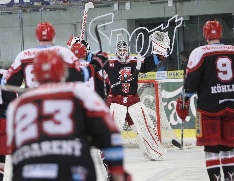 HC Kometa Brno - Mountfield Hradec Králové 0:1 po samostatných nájezdech.