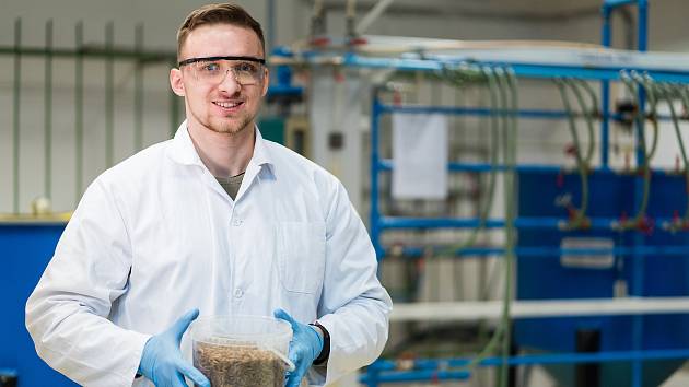 Student brněnské techniky Martin Masár se rozhodl z brouků vyrobit proteinový nápoj.