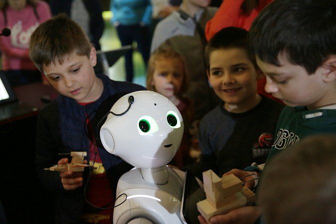 Roboti jako hlavní téma v brněnském centru VIDA přilákali stovky dětí a rodičů.