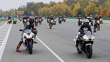 Masarykův okruh patřil v neděli odpoledne vzpomínce na zemřelého motocyklového jezdec Marca Simoncelliho.