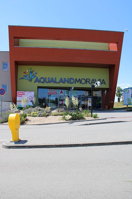 Aqualand Moravia startuje 10. sezónu 1. července 2022. Nabídne 38 atrakcí a videa z tobogánů.