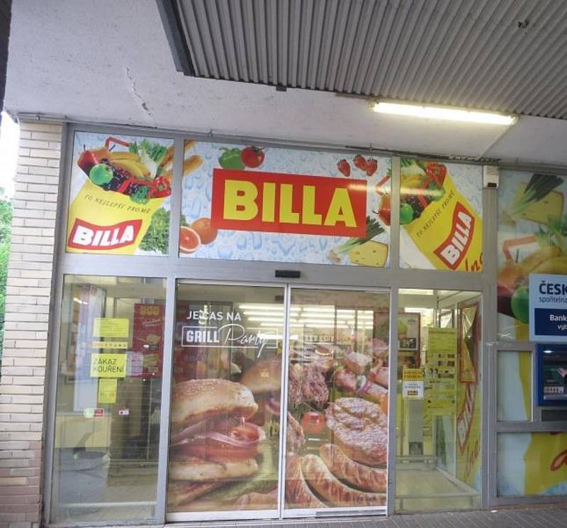 Na žabovřeském Makovského náměstí zavřeli inspektoři v pátek sklad supermarketu Billa.