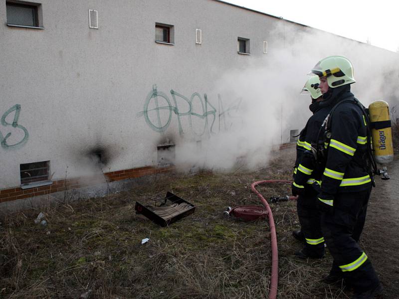 Požár v hromadné garáži v Brně Bohunicích.