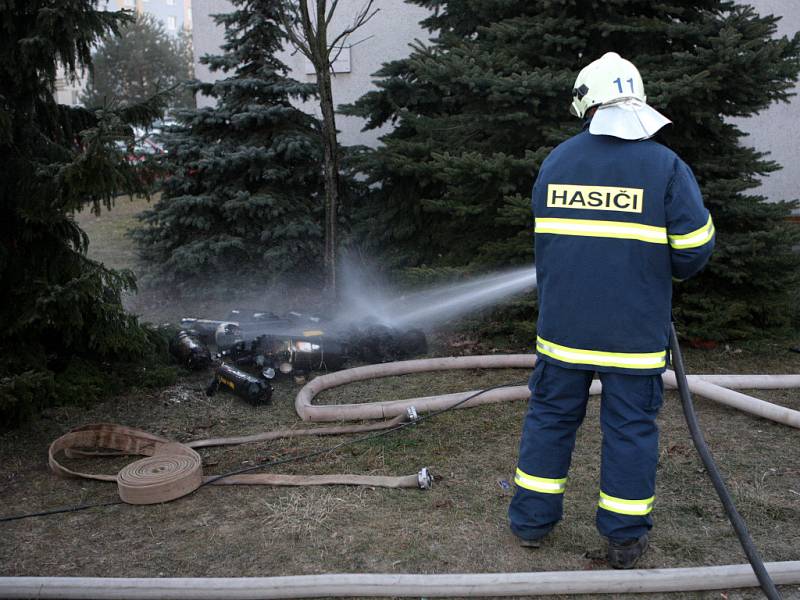 Požár v hromadné garáži v Brně Bohunicích.