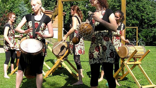 Koncert kapely Spálený sušenky v Domově pro osoby se zdravotním postižením Nojmánek .