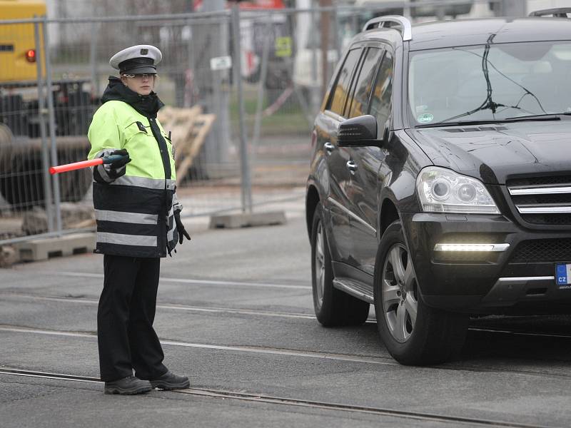 Čtvrteční cvičení hasičů a policistů v Brně při simulovaném blackoutu - hromadném výpadku elektřiny.