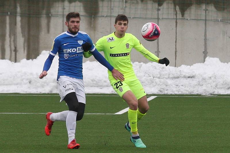 FC Zbrojovka Brno podlehla FC MAS Táborsko (modrá) 1:4