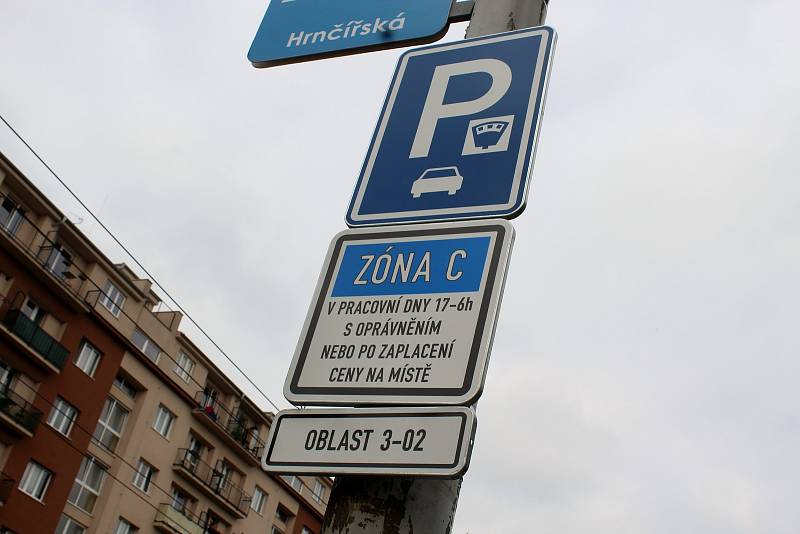 Rezidentní parkování v Brně. Ilustrační foto