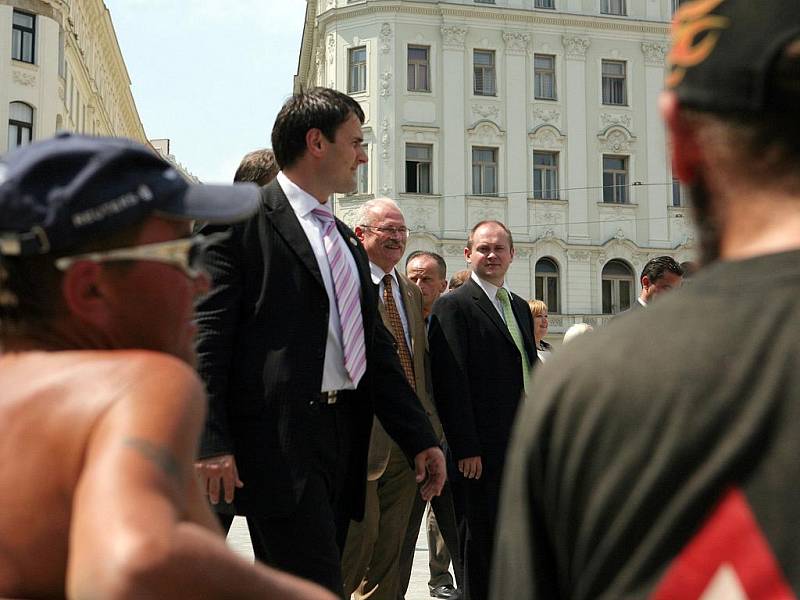 Prezident Ivan Gašparovič s manželkou si prohlédli Brno i lednický zámek. Ve Valticích poobědvali s hejtmanem a dvěma starosty.