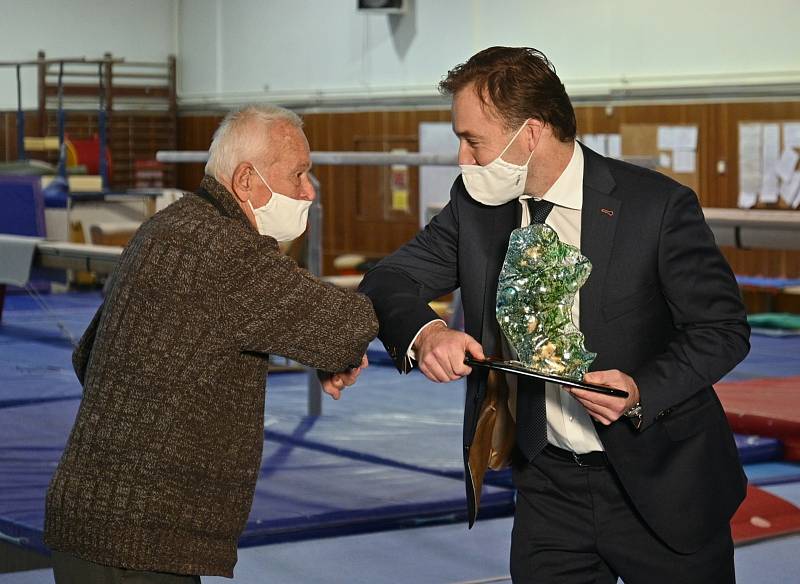 Brněnský gymnasta Zdeněk Růžička získal v pětadevadesáti letech ocenění za oddanost sportu.