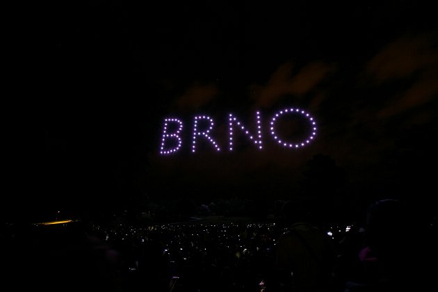 Unikátní světelnou show s drony představili na brněnské hvězdárně a planetáriu vrámci přehlídky ohňostrojů Ignis Brunensis.