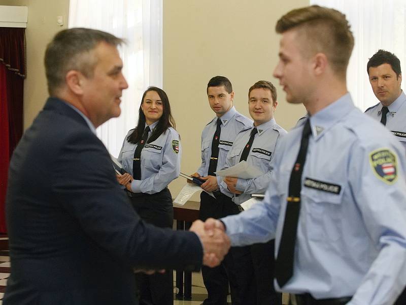 Vyřazení nových strážníků Městské policie Brno na radnici.