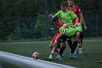 Boskovičtí fotbalisté (v zeleném) zakončili sezonu prohrou na hřišti líšeňského béčka a obhájili třetí příčku z minulého ročníku.