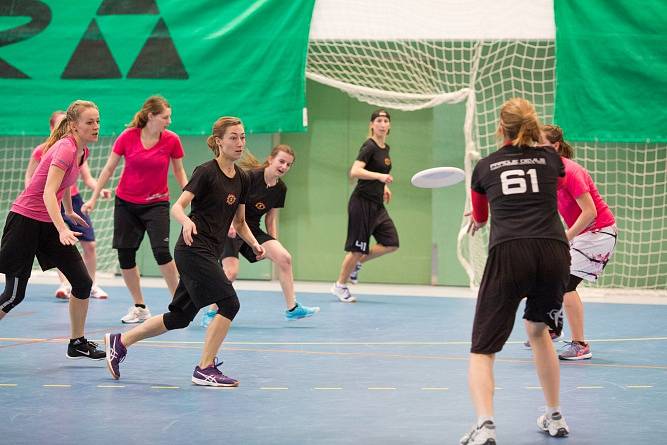 Loňské halové mistrovství České republiky v ultimate frisbee.