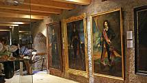 Národní památkový ústav připravil speciálně pro Pernštejn rozsáhlou výstavu. Ukazuje život aristokracie v době, kdy hrad vlastnil Kryštof Pavel z Liechtensteinu-Castelkornu.