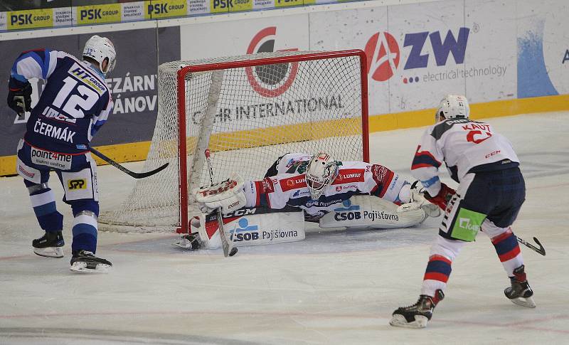 Hokejisté brněnské Komety v 47. extraligovém kole doma přetlačili Pardubice 2:1.