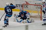 Fotografie z 1.tř zápasu Piráti Chomutov vs. HC Kometa Group nepřinesla nic zajímavého z ledu, ale fanoušci Komety tvoří velmi příjemnou atmosféru se svým choreo v mexickém stylu.