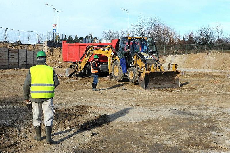 Symbolickým poklepáním na základní kámen začala stavba nové budovy jihomoravské Zdravotnické záchranné služby v brněnských Bohunicích.