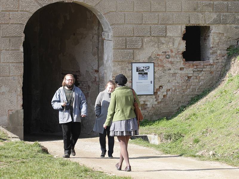 Hrad Veveří nad nad Brněnskou přehradou nenabídl na začátek sezóny speciální atrakce. Přesto jeho branou prošly stovky lidí. 