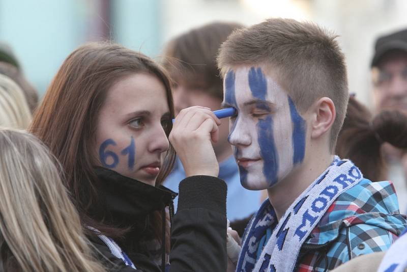 Fanoušci brněnské Komety na náměstí Svobody v Brně.