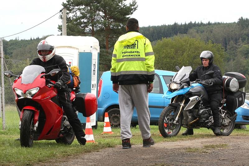 Přípravy v kempech i v paddocku na motocyklovou Velkou cenu České republiky na brněnském Masarykově okruhu.