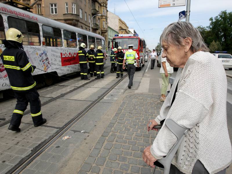 Nehoda tramvaje a auta.