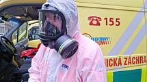 Z Fakultní nemocnice u svaté Anny v Brně převezli ve čtvrtek dva pacienty s covidem ve vážném stavu do pražských fakultních nemocnic členové biohazard týmu jihomoravských záchranářů.