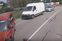 Nehoda auta a autobusu v brněnské ulici Lány.