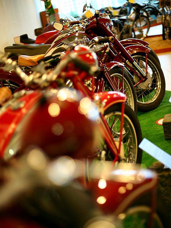 Výstava motocyklů v Technickém muzeu v Brně.