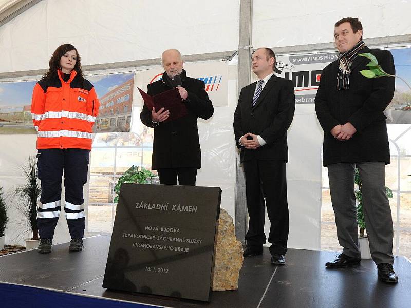 Symbolickým poklepáním na základní kámen začala stavba nové budovy jihomoravské Zdravotnické záchranné služby v brněnských Bohunicích.