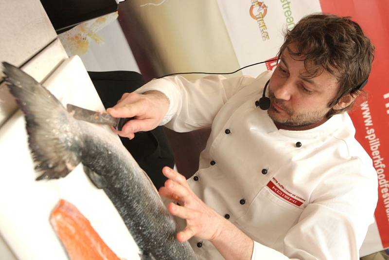Speciality z lososa připravil Petr Fučík z restaurace Koishi.