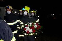 Sobotní pietní akt v přízemí nynějšího obchodního centra Letmo v Brně. Před dvaceti lety tam zahynuli dva hasiči.