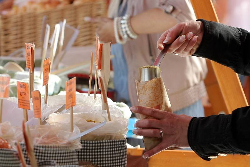 Farmářský, Bylinkový a speciální Luštěninový trh přivítaly návštěvníky na Bystrckých jarních slavnostech jídla a zdraví.
