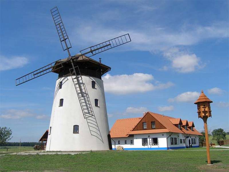 Bukovanský větrný mlýn na Hodonínsku.