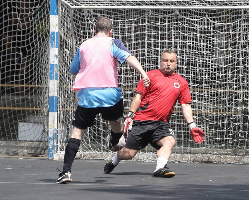 Největší a nejstarší futsalový turnaj na jižní Moravě Saňař Cup v Sokolnicích ovládl Kalvec Team.