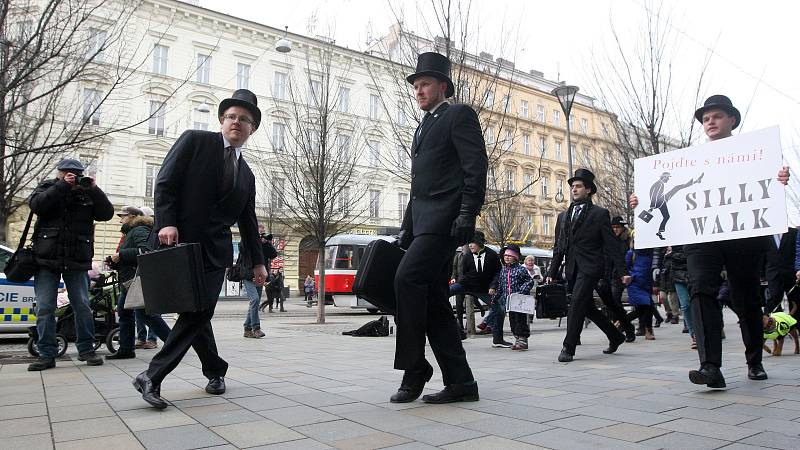 Silly Walk, pochod švihlé chůze v Brně.