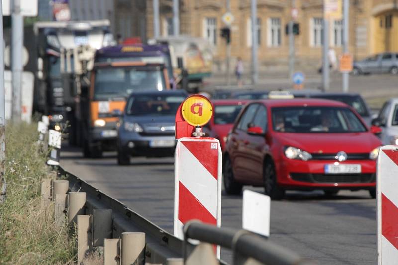 Trpělivostí se musí obrnit lidé, kteří projíždějí brněnským Velkým městským okruhem. Od dnešního dne začala jeho částečná uzavírka.