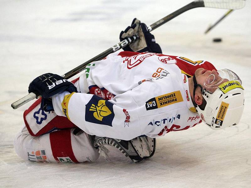 Hokejisté brněnské Komety ztratili proti Slavii vedení 3:0 a prohráli 3:4 v prodloužení.