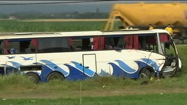 Ve vozidle, které havarovalo v úterý kolem čtvrté hodiny ráno, jelo také dvanáct Čechů.