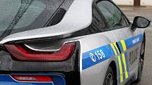 Nové hybridní BMW i8 jihomoravských policistů využívá pohon na elektřinu i spalovací motor.